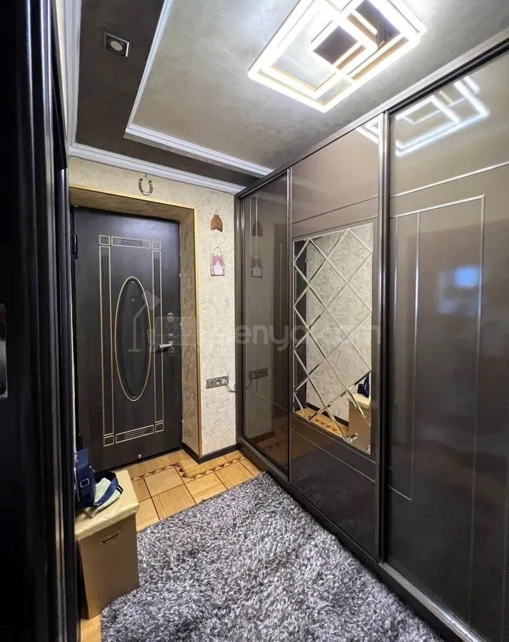 3 Սենյականոց Բնակարան Քարե Շենքում, 78քմ, 5/5 հարկ, Կապիտալ Վերանորոգված