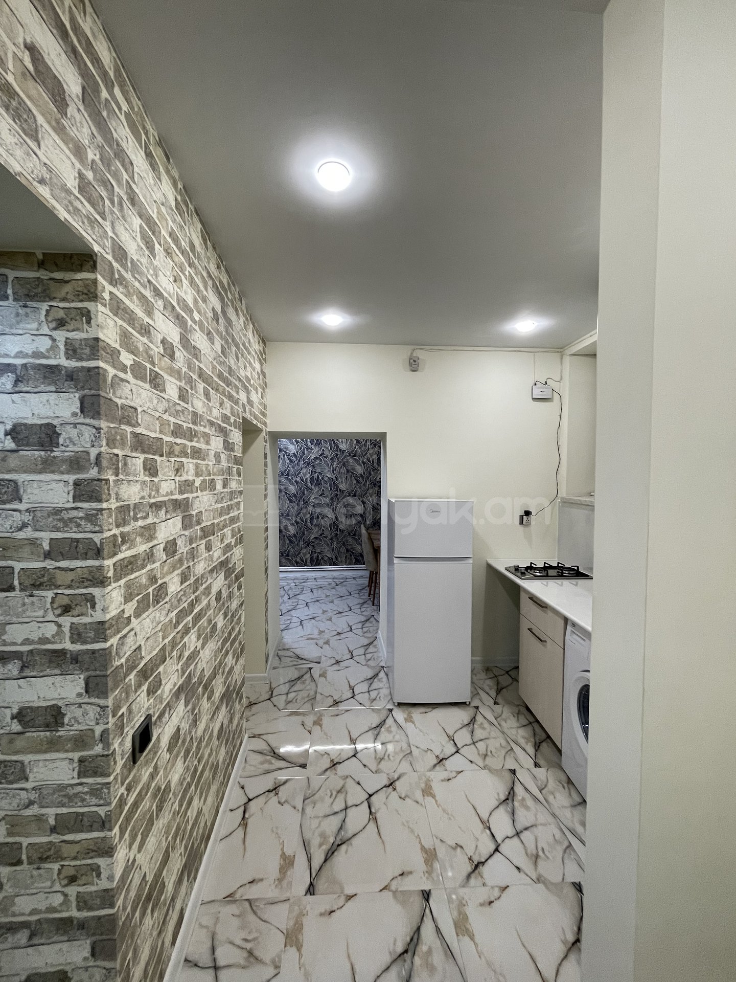 3 Սենյականոց Բնակարան Քարե Շենքում, 69քմ, 1/1 հարկ, Կապիտալ Վերանորոգված, Կահավորված