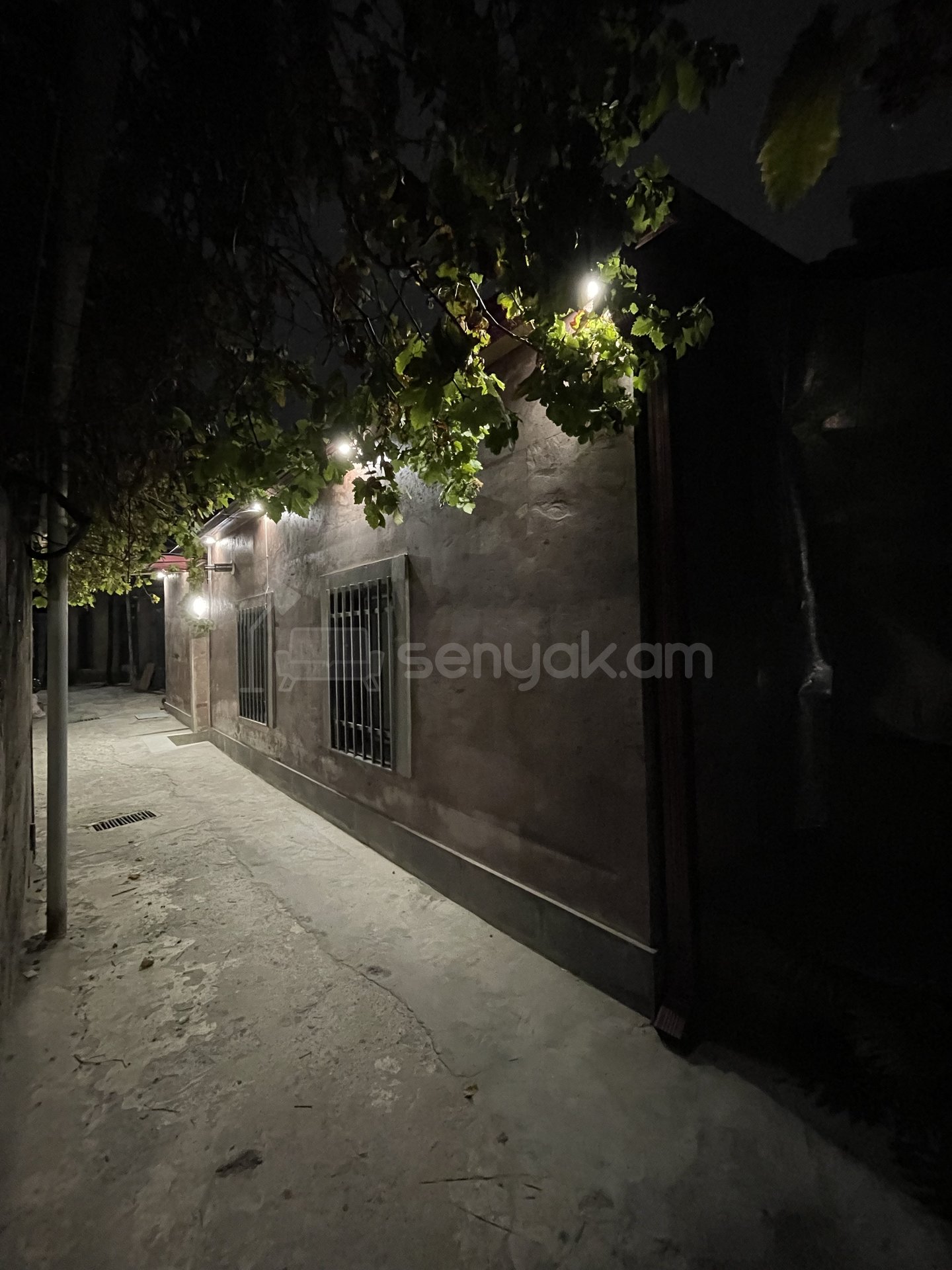 3 Սենյականոց Բնակարան Քարե Շենքում, 69քմ, 1/1 հարկ, Կապիտալ Վերանորոգված, Կահավորված