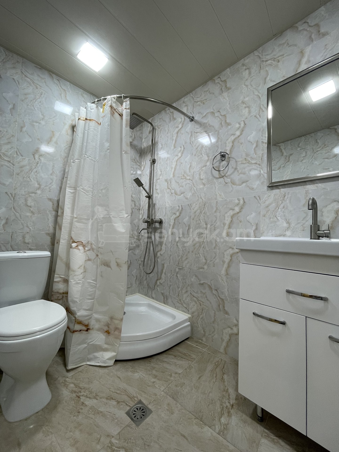 3 Սենյականոց Բնակարան Քարե Շենքում, 69քմ, 1/1 հարկ, Կապիտալ Վերանորոգված, Կահավորված