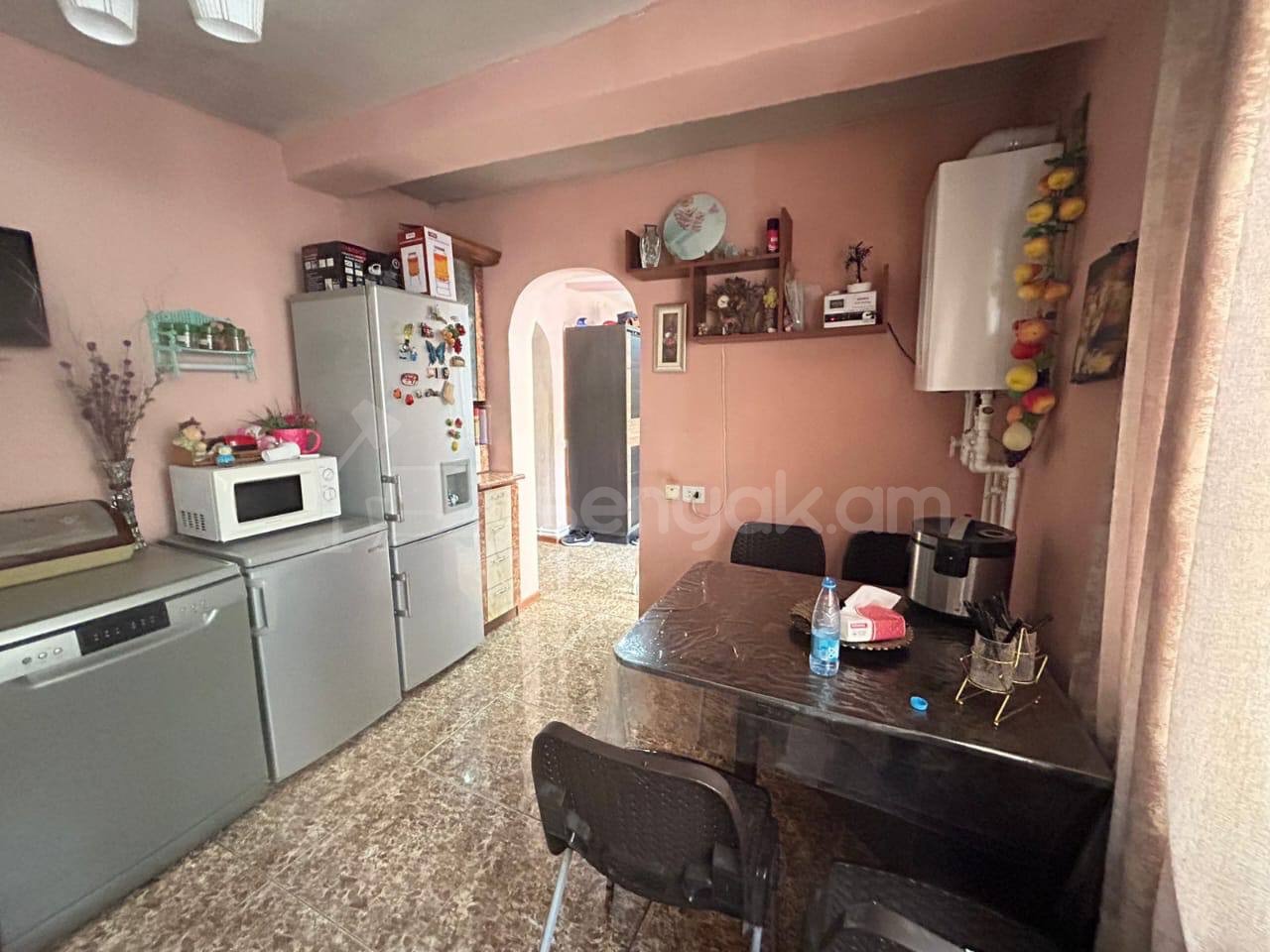 2 Սենյականոց Սեփական Տուն, 68քմ, Նորմալ Վիճակում, Մասամբ Կահավորված