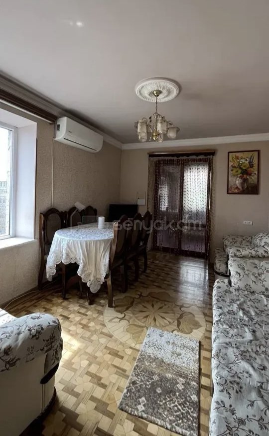 3 Սենյականոց Բնակարան Քարե Շենքում, 78քմ, 4/4 հարկ, Նորմալ Վիճակում, Կահավորված