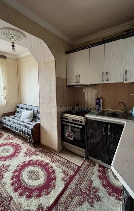 3 Սենյականոց Բնակարան Քարե Շենքում, 78քմ, 4/4 հարկ, Նորմալ Վիճակում, Կահավորված