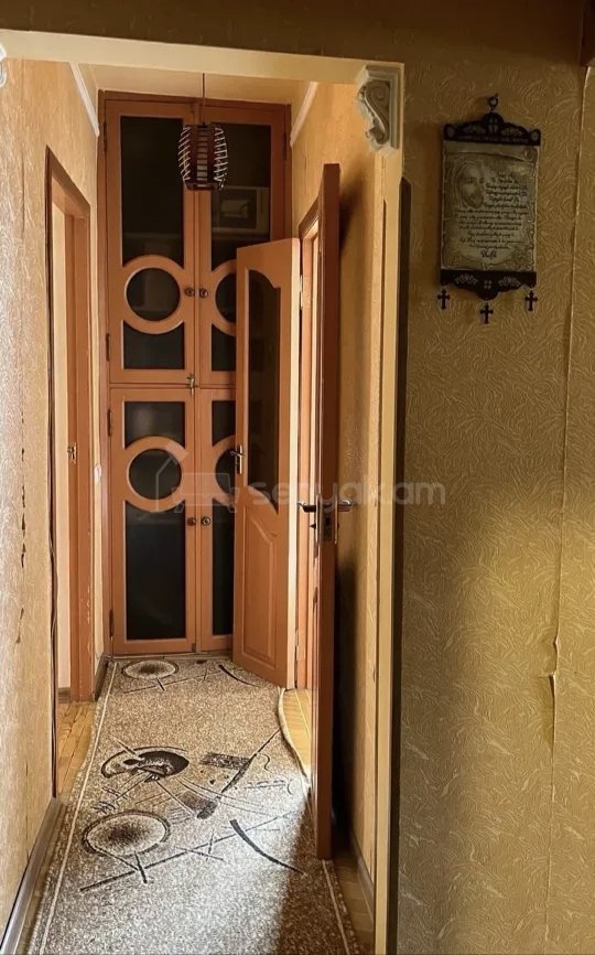 3 Սենյականոց Բնակարան Քարե Շենքում, 78քմ, 4/4 հարկ, Նորմալ Վիճակում, Կահավորված