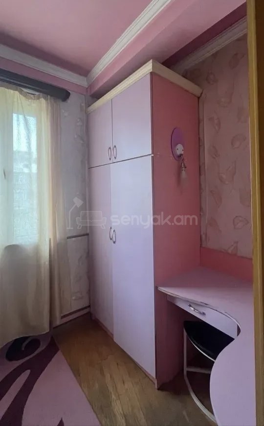 3 Սենյականոց Բնակարան Քարե Շենքում, 78քմ, 4/4 հարկ, Նորմալ Վիճակում, Կահավորված