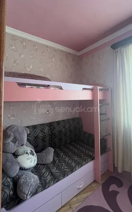 3 Սենյականոց Բնակարան Քարե Շենքում, 78քմ, 4/4 հարկ, Նորմալ Վիճակում, Կահավորված