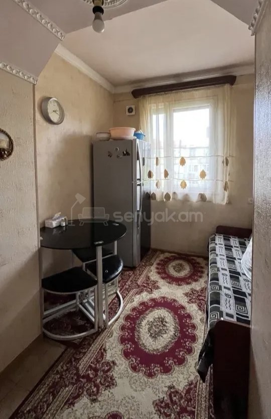 3 Սենյականոց Բնակարան Քարե Շենքում, 78քմ, 4/4 հարկ, Նորմալ Վիճակում, Կահավորված