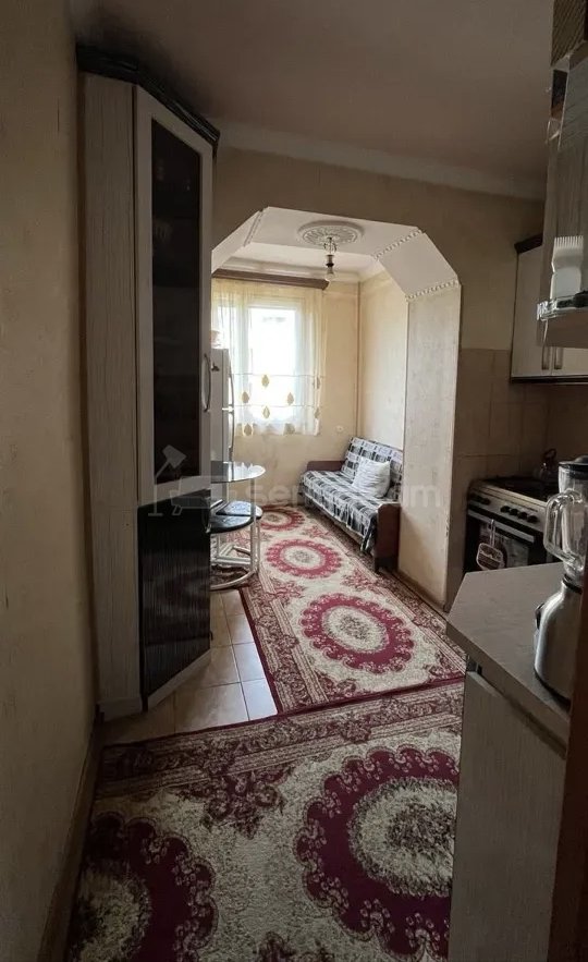 3 Սենյականոց Բնակարան Քարե Շենքում, 78քմ, 4/4 հարկ, Նորմալ Վիճակում, Կահավորված