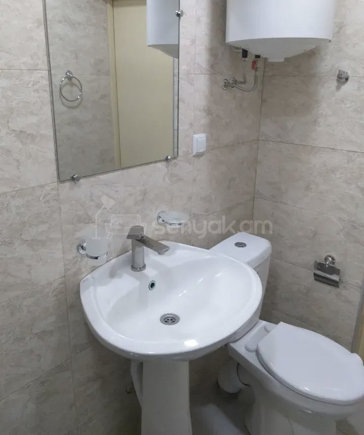 1 Սենյականոց Բնակարան Քարե Շենքում, 35քմ, 1/1 հարկ, Նորմալ Վիճակում, Կահավորված