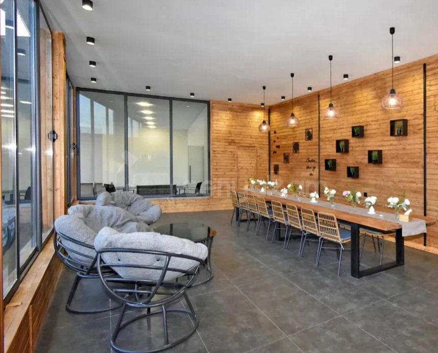 8 Սենյականոց Շքեղ Առանձնատուն, 250քմ, Լողավազանով