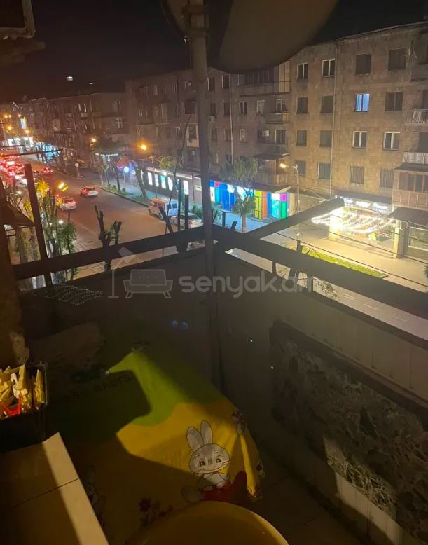 2 Սենյականոց Բնակարան Քարե Շենքում, 58քմ, 4/5 հարկ, Նորմալ Վիճակում, Կահավորված, Արևկող