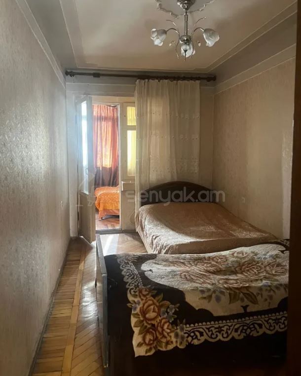 2 Սենյականոց Բնակարան Քարե Շենքում, 58քմ, 4/5 հարկ, Նորմալ Վիճակում, Կահավորված, Արևկող