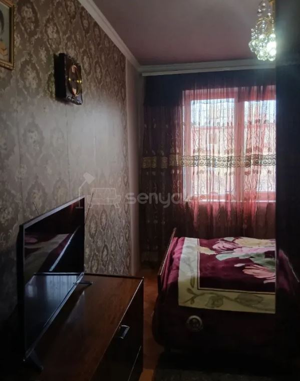 3 Սենյականոց Բնակարան Քարե Շենքում, 51քմ, 4/5 հարկ, Նորմալ Վիճակում