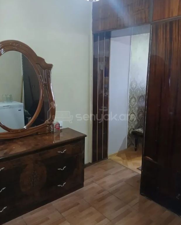 3 Սենյականոց Բնակարան Քարե Շենքում, 51քմ, 4/5 հարկ, Նորմալ Վիճակում