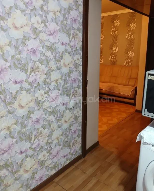 3 Սենյականոց Բնակարան Քարե Շենքում, 51քմ, 4/5 հարկ, Նորմալ Վիճակում