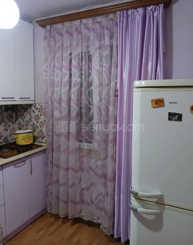 3 Սենյականոց Բնակարան Քարե Շենքում, 51քմ, 4/5 հարկ, Նորմալ Վիճակում