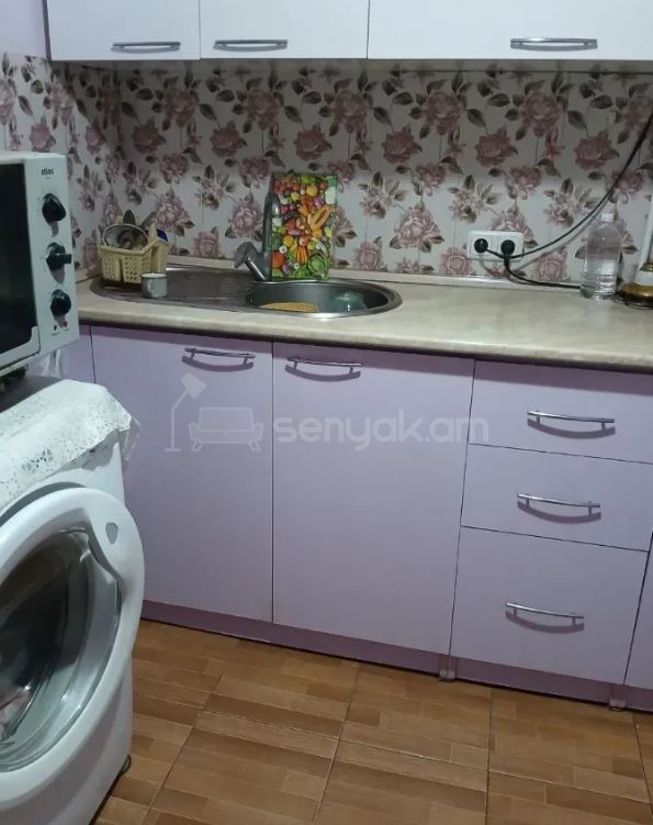 3 Սենյականոց Բնակարան Քարե Շենքում, 51քմ, 4/5 հարկ, Նորմալ Վիճակում