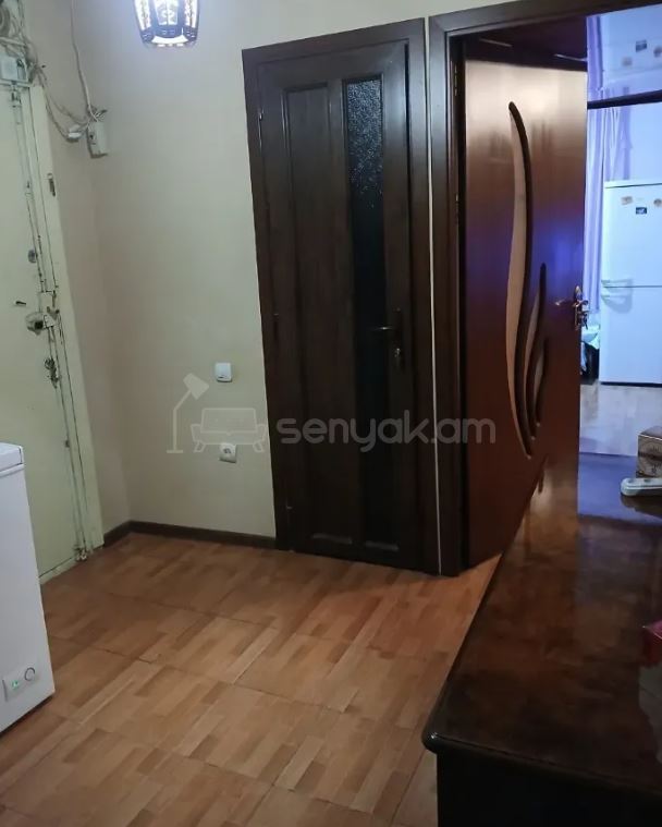 3 Սենյականոց Բնակարան Քարե Շենքում, 51քմ, 4/5 հարկ, Նորմալ Վիճակում