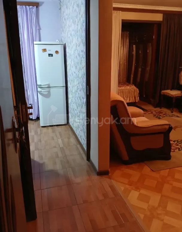 3 Սենյականոց Բնակարան Քարե Շենքում, 51քմ, 4/5 հարկ, Նորմալ Վիճակում