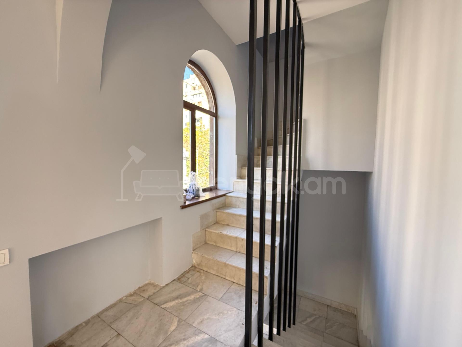 Օֆիսային Տարածք, 360քմ, Կապիտալ Վերանորոգված