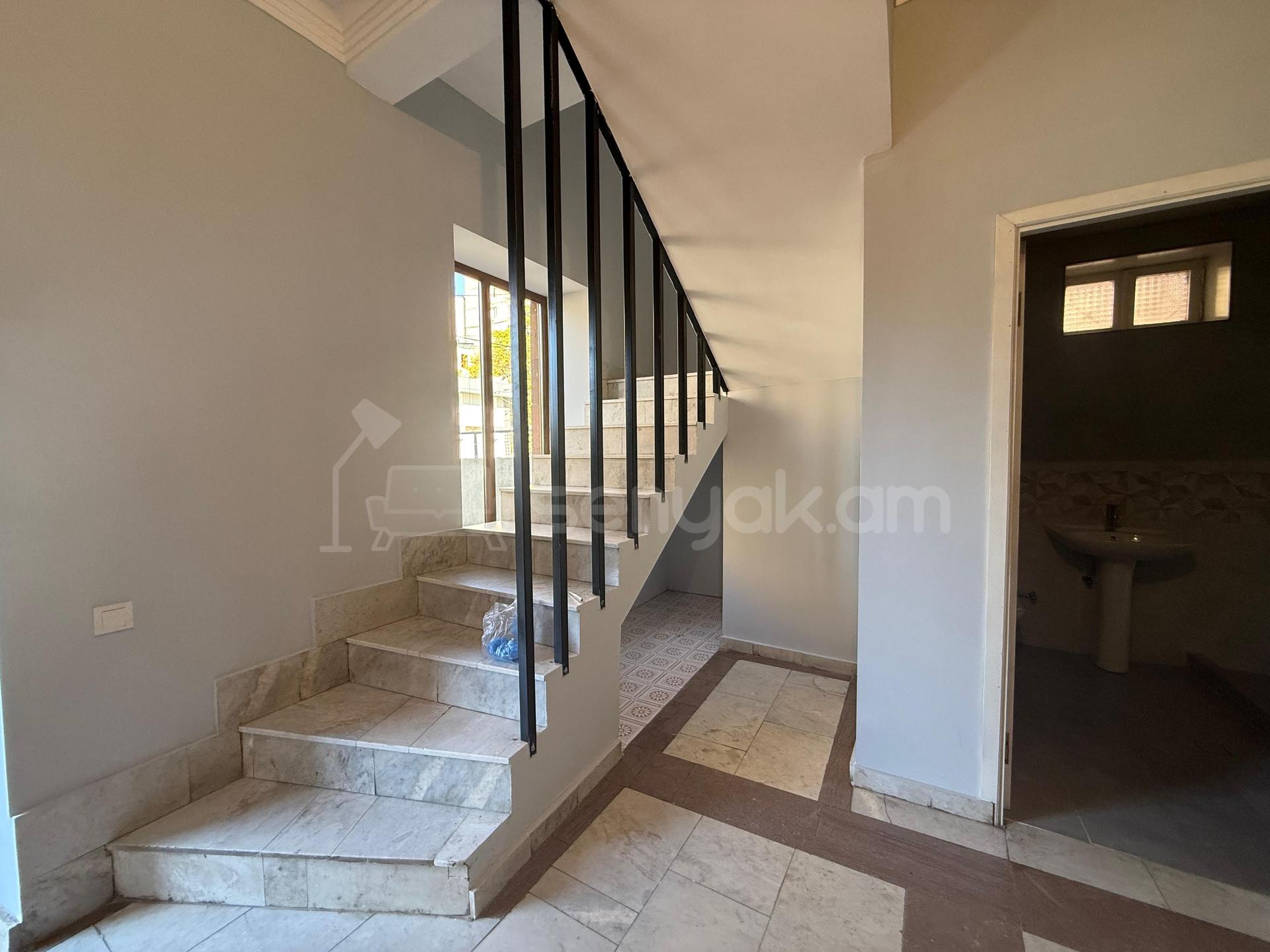 Օֆիսային Տարածք, 360քմ, Կապիտալ Վերանորոգված