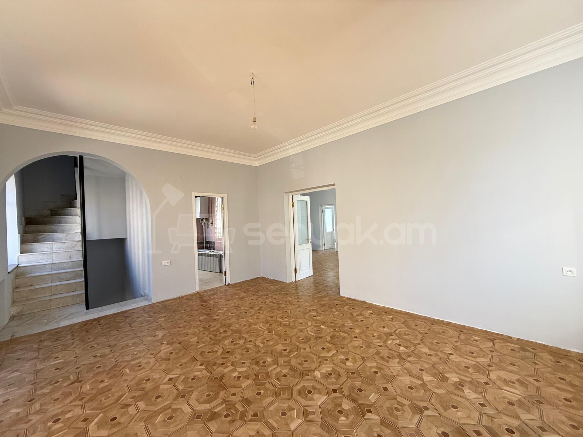 Օֆիսային Տարածք, 360քմ, Կապիտալ Վերանորոգված