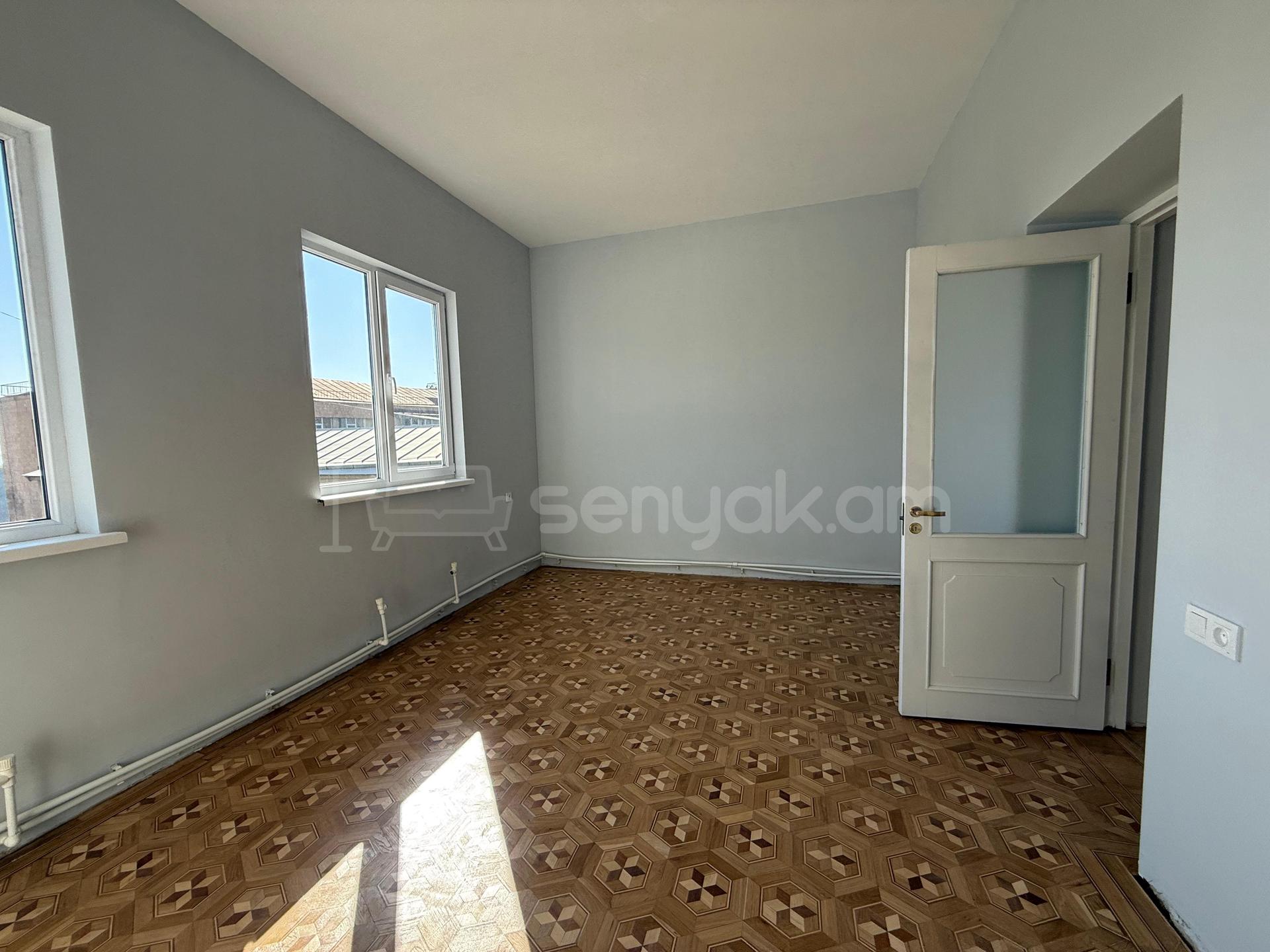 Օֆիսային Տարածք, 360քմ, Կապիտալ Վերանորոգված