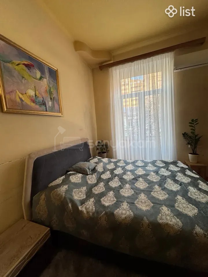 4 Սենյականոց Բնակարան Քարե Շենքում, 110քմ, 2/5 հարկ, Նորմալ Վիճակում