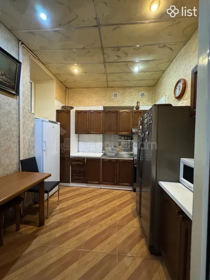 4 Սենյականոց Բնակարան Քարե Շենքում, 110քմ, 2/5 հարկ, Նորմալ Վիճակում