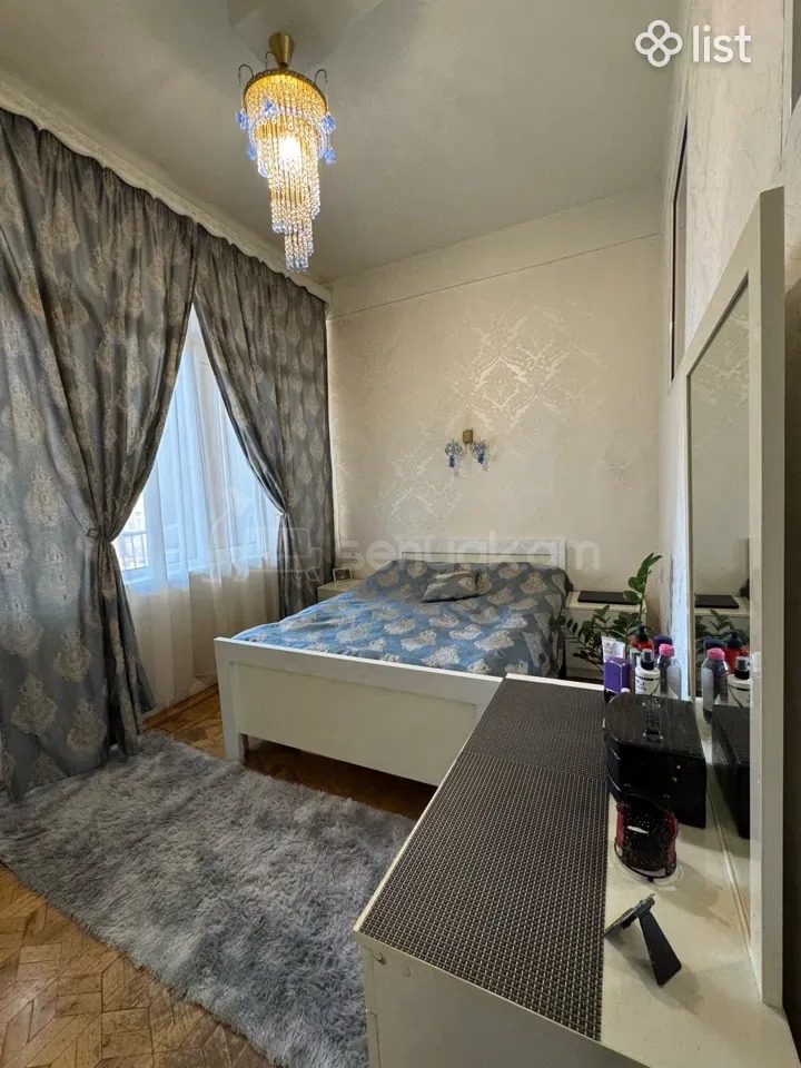 4 Սենյականոց Բնակարան Քարե Շենքում, 110քմ, 2/5 հարկ, Նորմալ Վիճակում