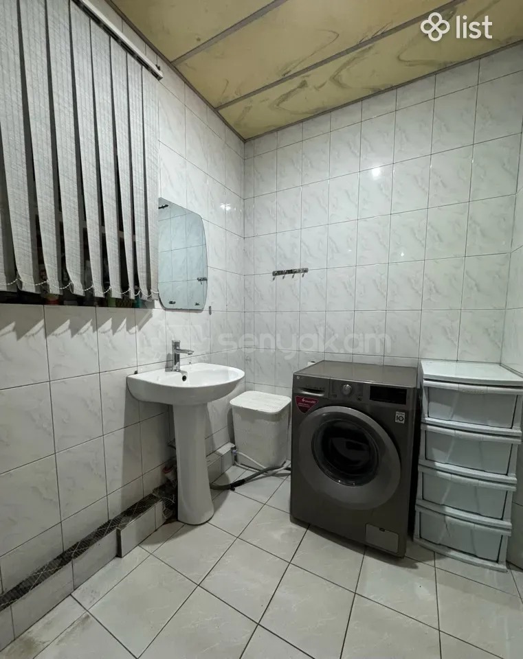 4 Սենյականոց Բնակարան Քարե Շենքում, 110քմ, 2/5 հարկ, Նորմալ Վիճակում