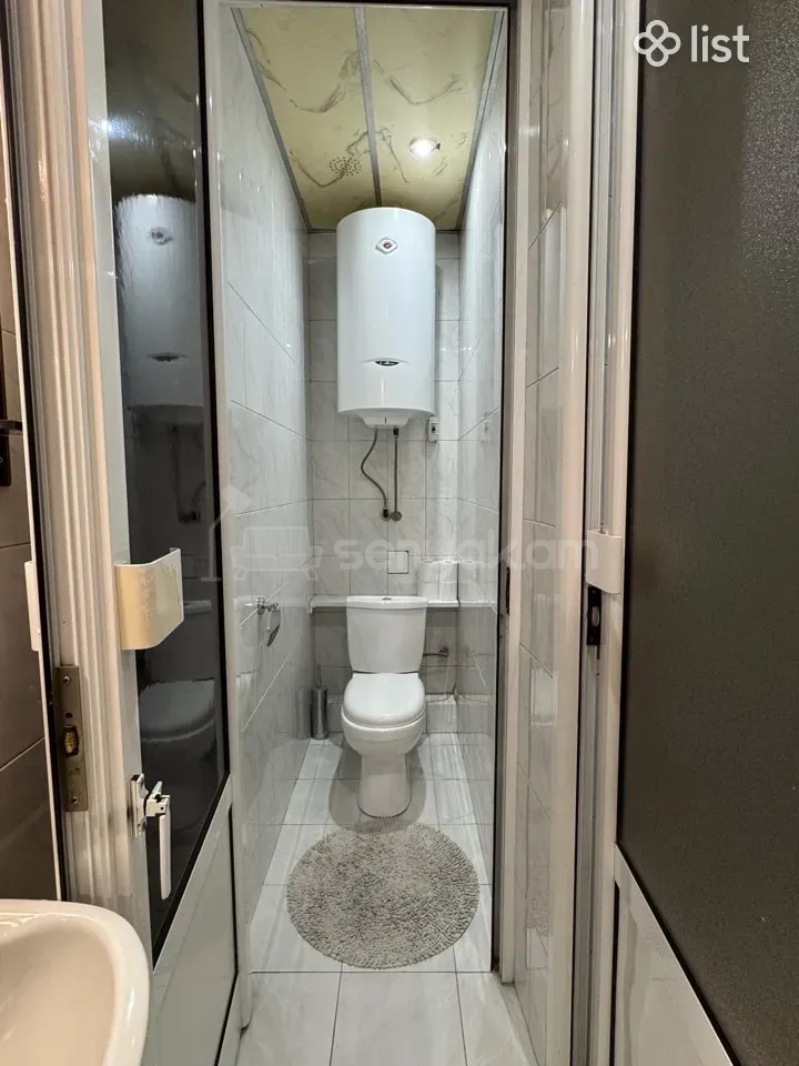 4 Սենյականոց Բնակարան Քարե Շենքում, 110քմ, 2/5 հարկ, Նորմալ Վիճակում