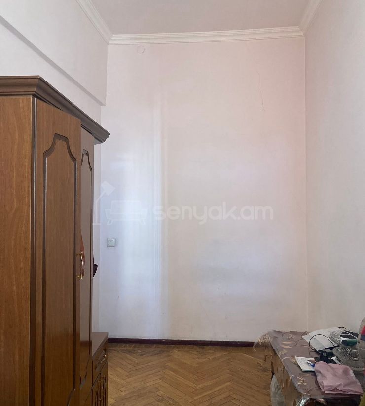 2 Սենյականոց Բնակարան Քարե Շենքում, 42քմ, 3/5 հարկ, Նորմալ Վիճակում