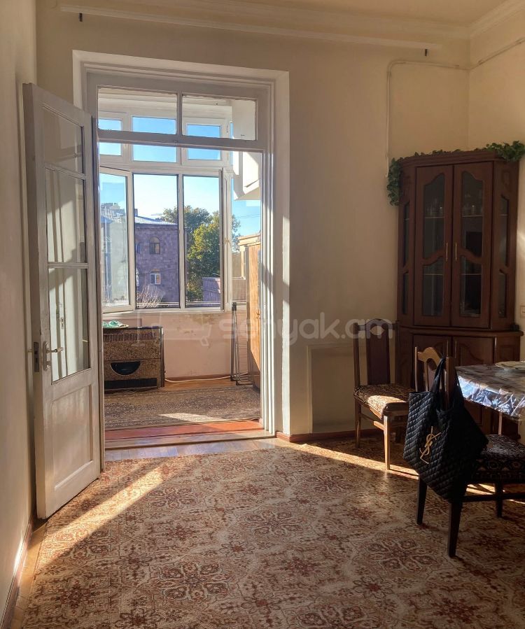 2 Սենյականոց Բնակարան Քարե Շենքում, 42քմ, 3/5 հարկ, Նորմալ Վիճակում