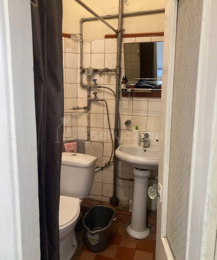 2 Սենյականոց Բնակարան Քարե Շենքում, 42քմ, 3/5 հարկ, Նորմալ Վիճակում