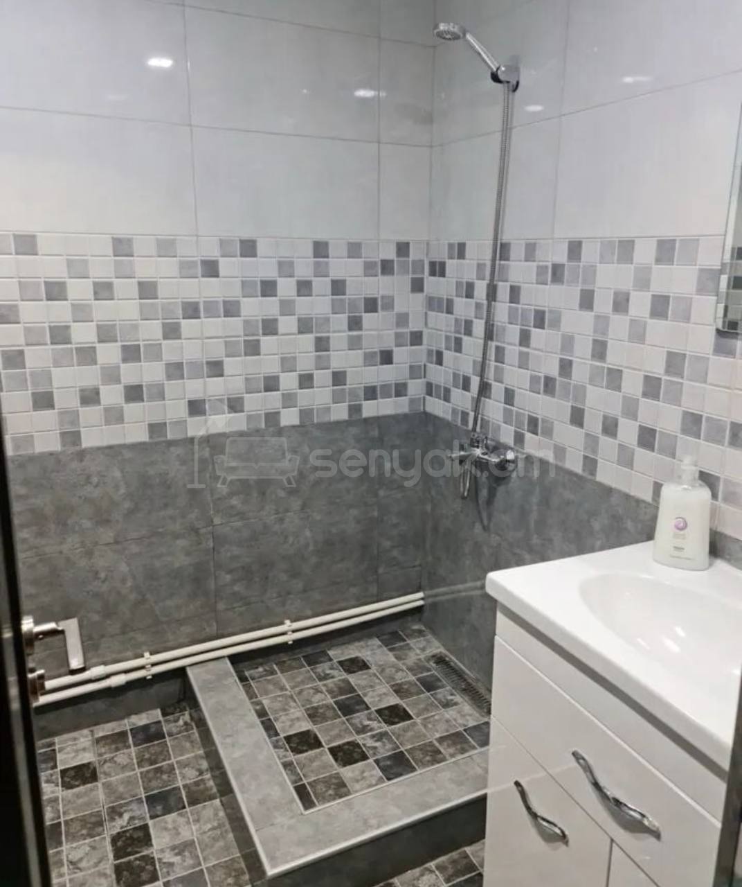 3 Սենյականոց Բնակարան, 92քմ, 7/9 հարկ, Նորմալ Վիճակում