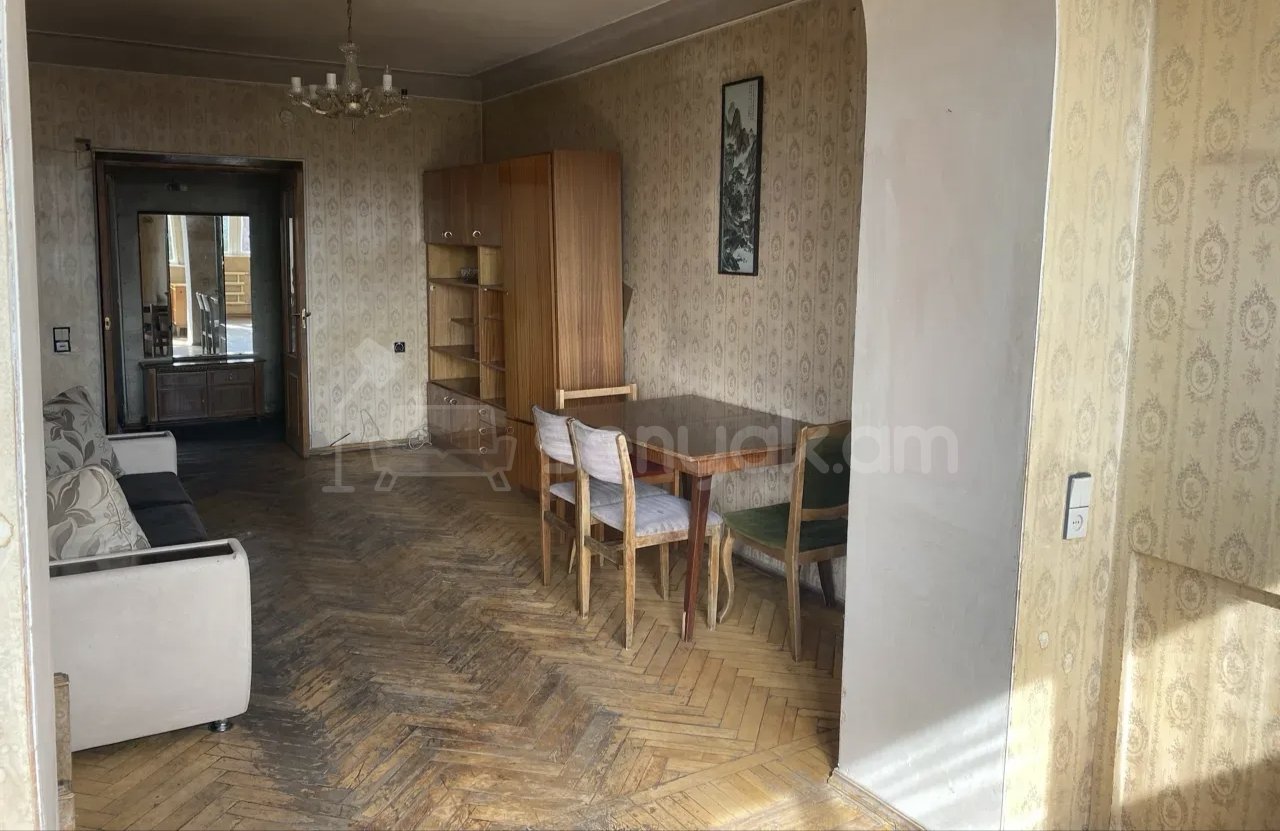 3 Սենյականոց Բնակարան Քարե Շենքում, 67քմ, 3/5 հարկ, Նորմալ Վիճակում, Կահավորված