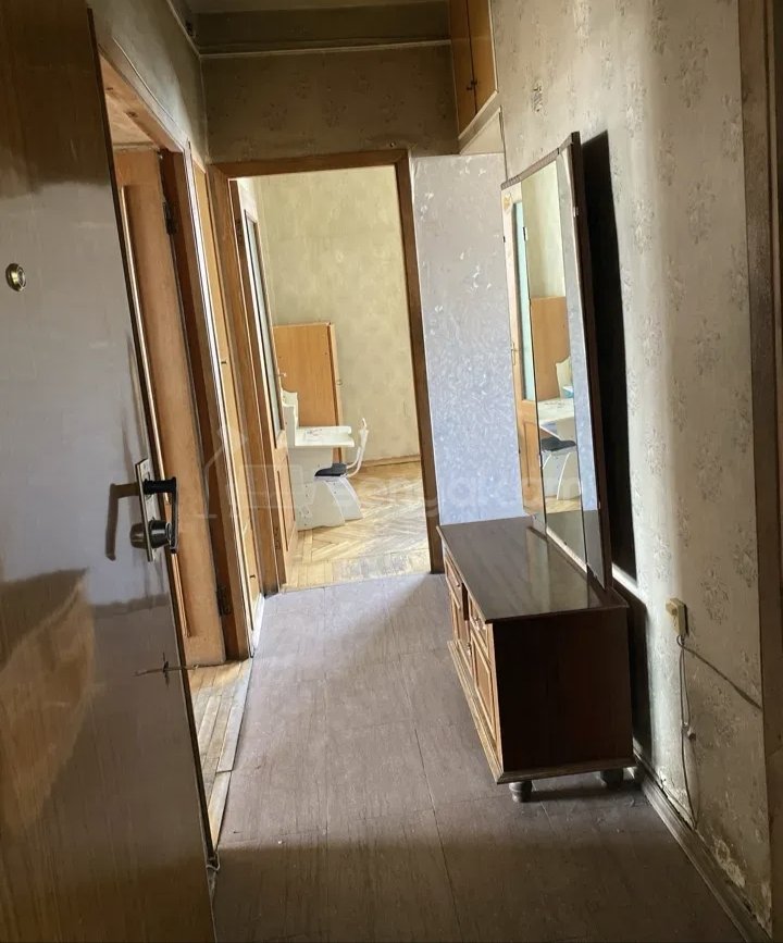 3 Սենյականոց Բնակարան Քարե Շենքում, 67քմ, 3/5 հարկ, Նորմալ Վիճակում, Կահավորված