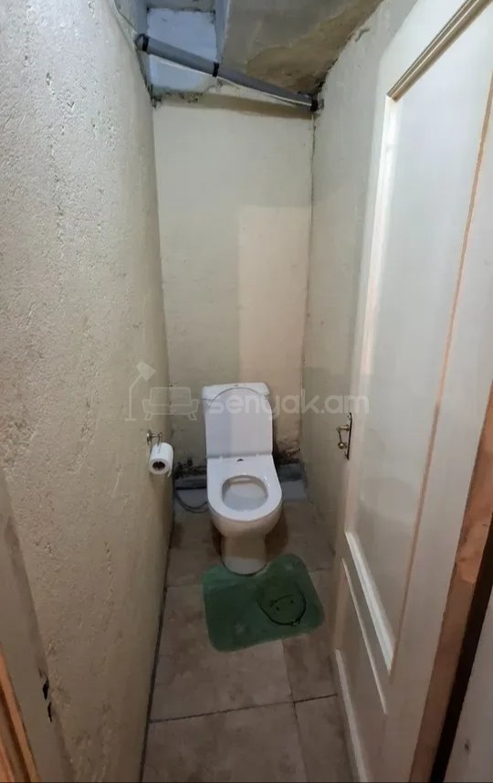 3 Սենյականոց Բնակարան Քարե Շենքում, 67քմ, 3/5 հարկ, Նորմալ Վիճակում, Կահավորված