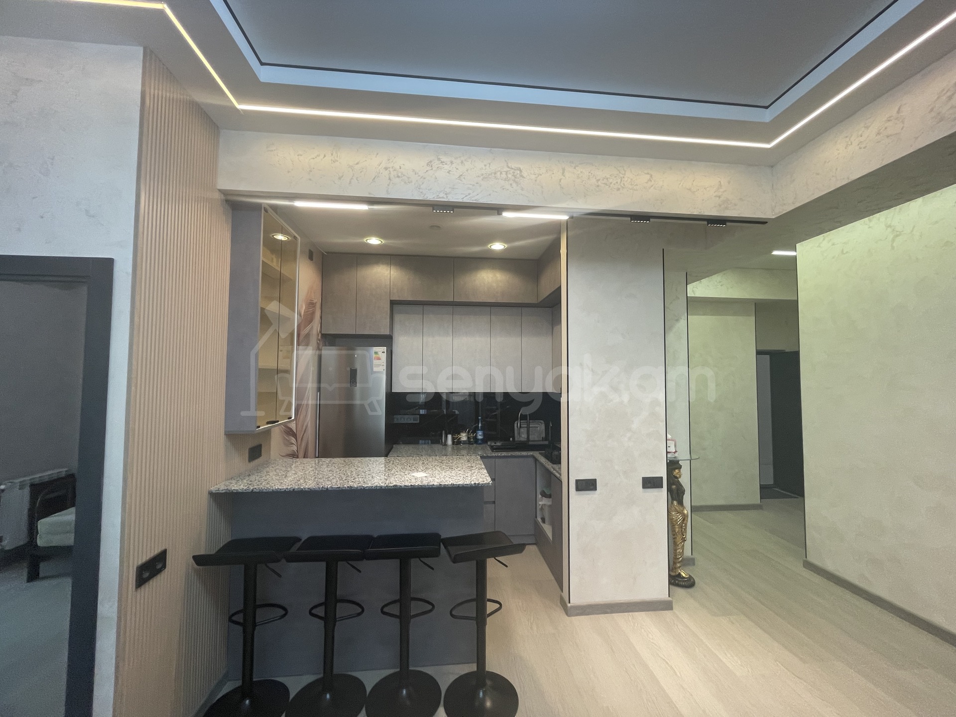 4 Սենյականոց Բնակարան, 70քմ, 10/12 հարկ, Կապիտալ Վերանորոգված, Կահավորված, Արևկող