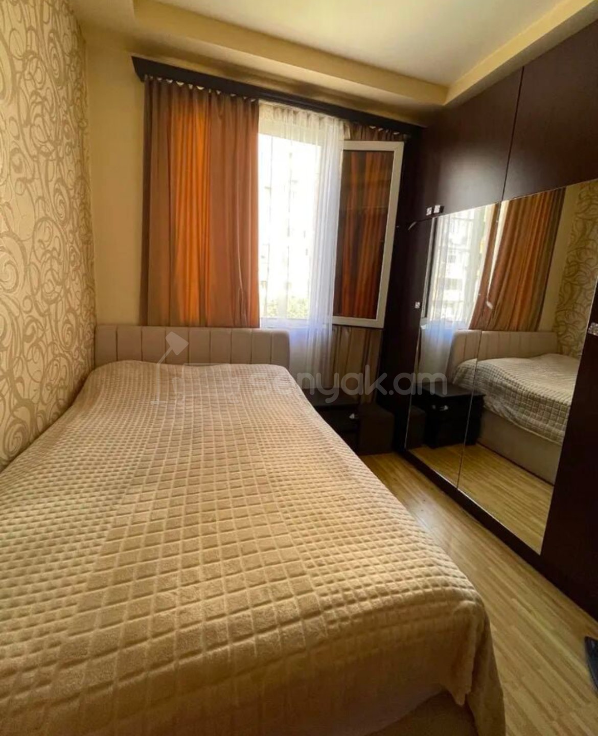 1 Սենյականոց Բնակարան Քարե Շենքում, 44քմ, 5/5 հարկ, Կապիտալ Վերանորոգված