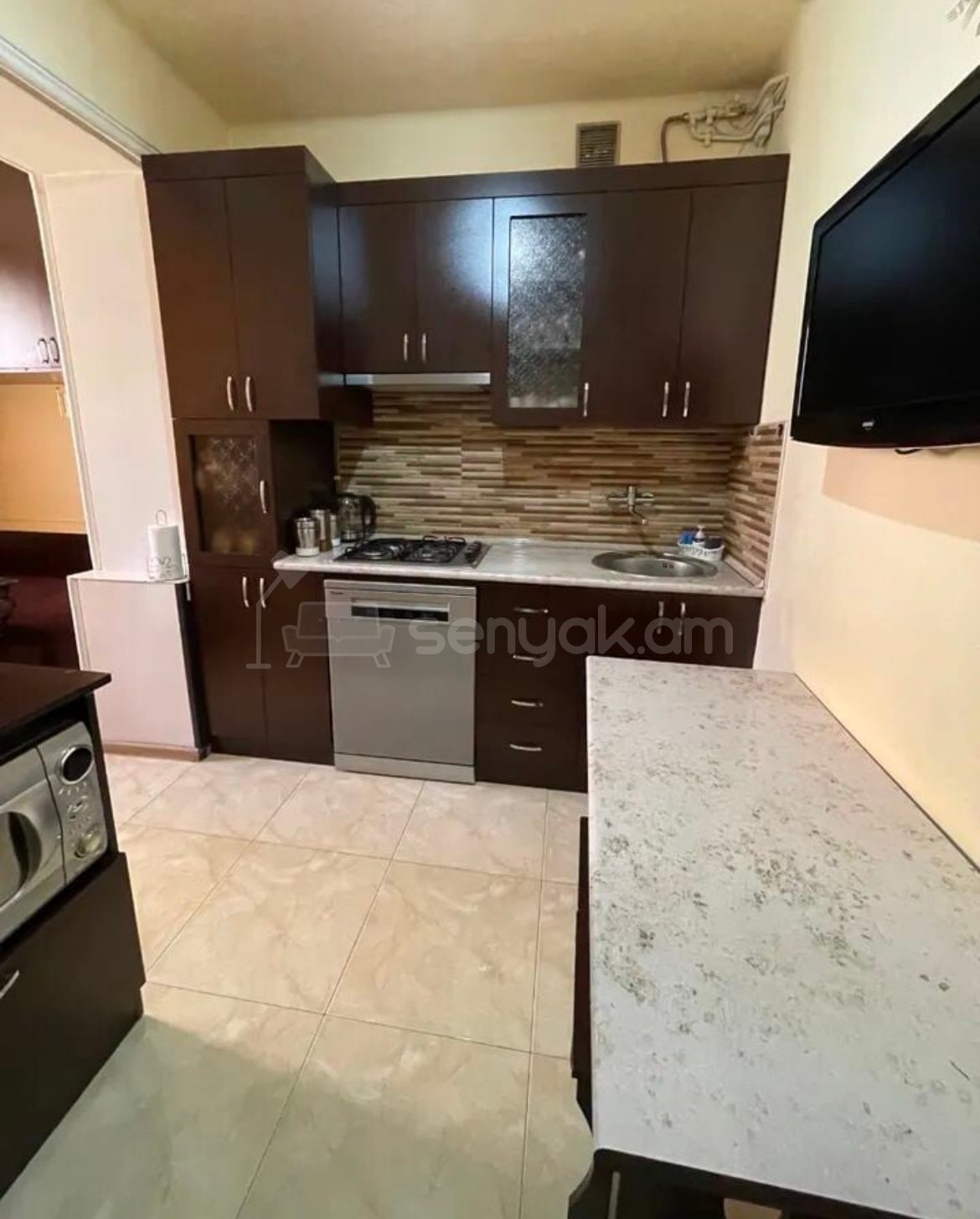 1 Սենյականոց Բնակարան Քարե Շենքում, 44քմ, 5/5 հարկ, Կապիտալ Վերանորոգված