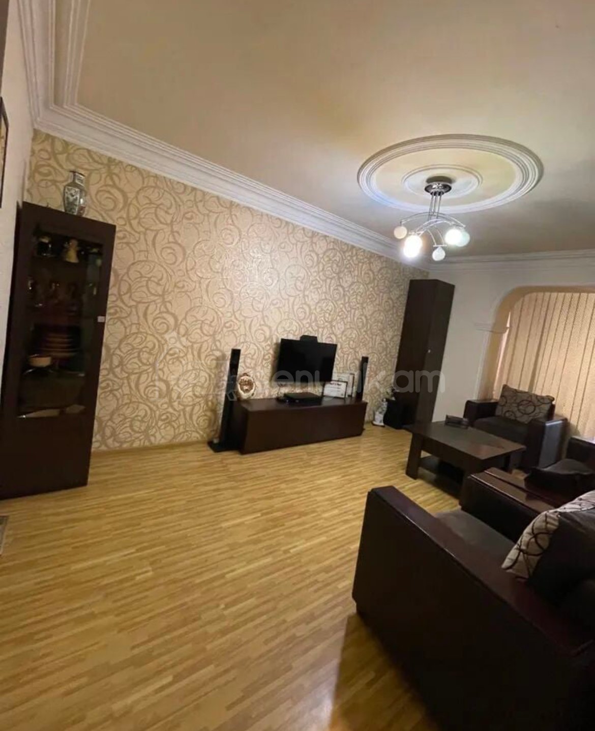 1 Սենյականոց Բնակարան Քարե Շենքում, 44քմ, 5/5 հարկ, Կապիտալ Վերանորոգված