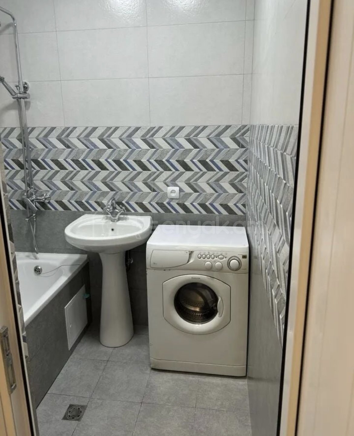 1 Սենյականոց Բնակարան Քարե Շենքում, 46քմ, 2/6 հարկ, Կապիտալ Վերանորոգված