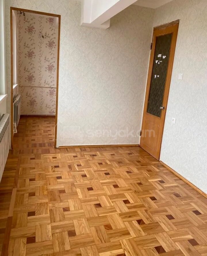 3 Սենյականոց Բնակարան, 81քմ, 2/12 հարկ, Կապիտալ Վերանորոգված