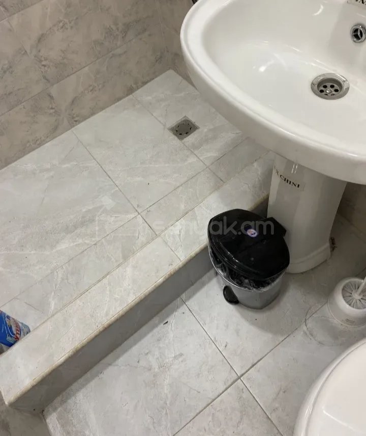 1 Սենյականոց Բնակարան Քարե Շենքում, 30քմ, 1/1 հարկ, Կապիտալ Վերանորոգված, Կահավորված