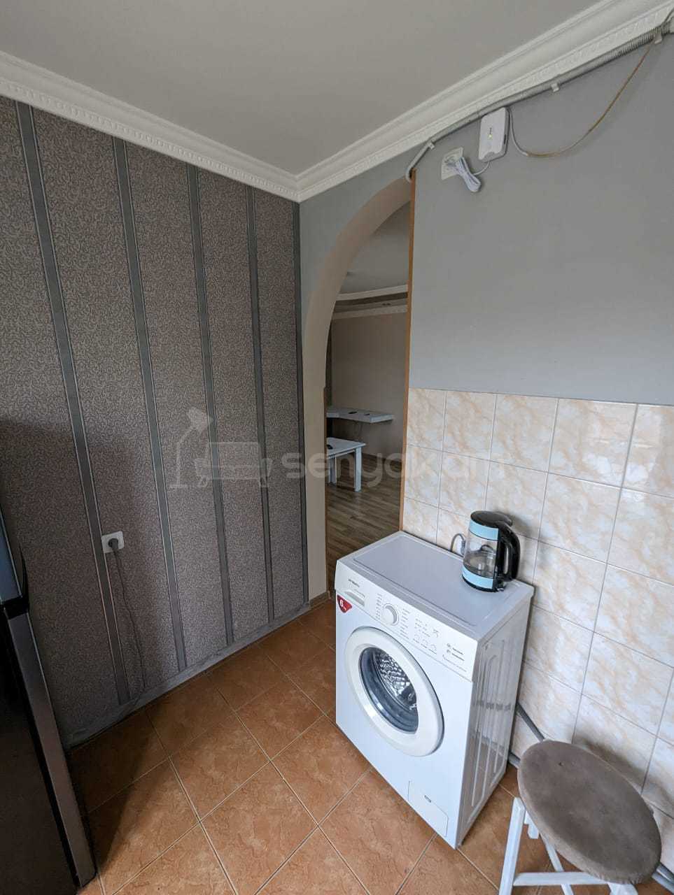 1 Սենյականոց Բնակարան Քարե Շենքում, 48քմ, 2/4 հարկ, Նորմալ Վիճակում, Կահավորված