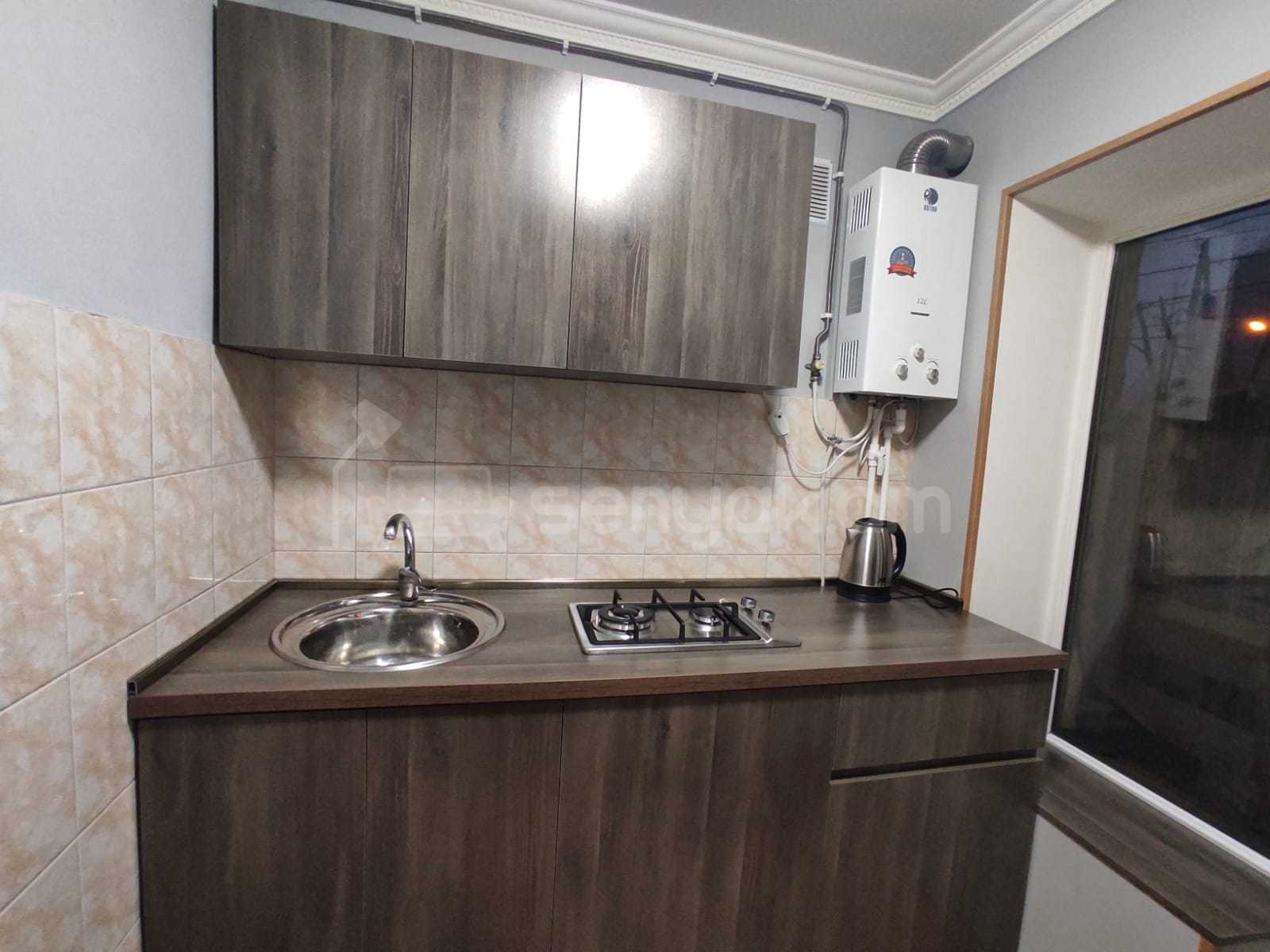 1 Սենյականոց Բնակարան Քարե Շենքում, 48քմ, 2/4 հարկ, Նորմալ Վիճակում, Կահավորված