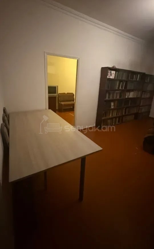 2 Սենյականոց Բնակարան Քարե Շենքում, 56քմ, 2/2 հարկ, Նորմալ Վիճակում, Կահավորված, Արևկող