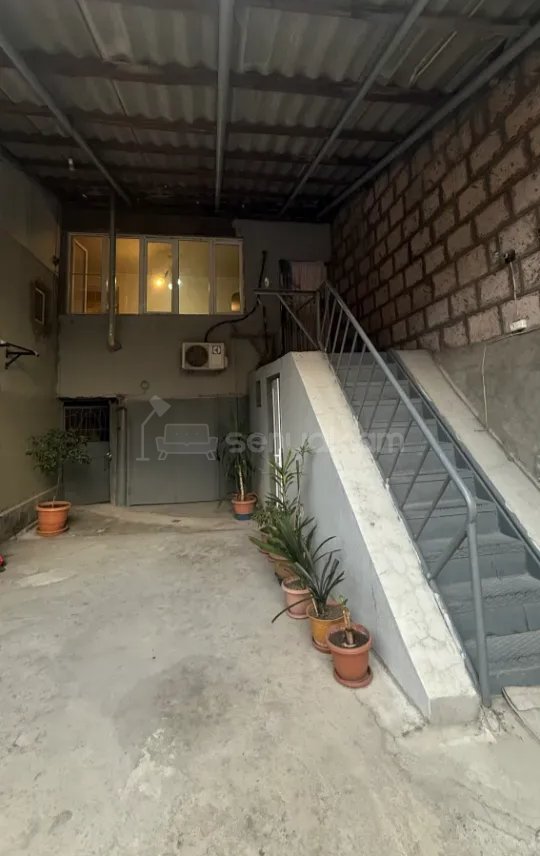 2 Սենյականոց Բնակարան Քարե Շենքում, 56քմ, 2/2 հարկ, Նորմալ Վիճակում, Կահավորված, Արևկող